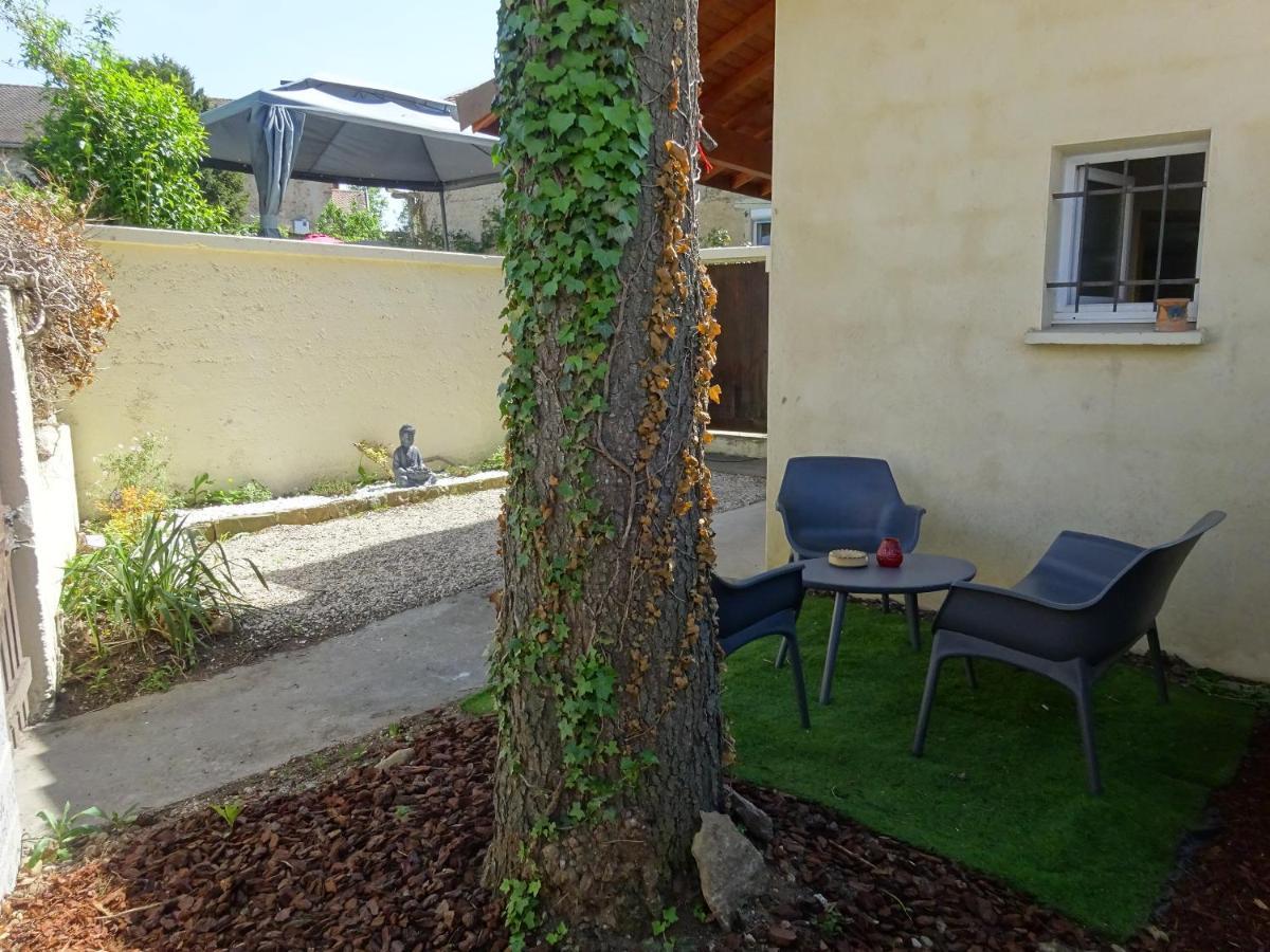 Gite Des Pleiades Villemoirieu Exterior photo