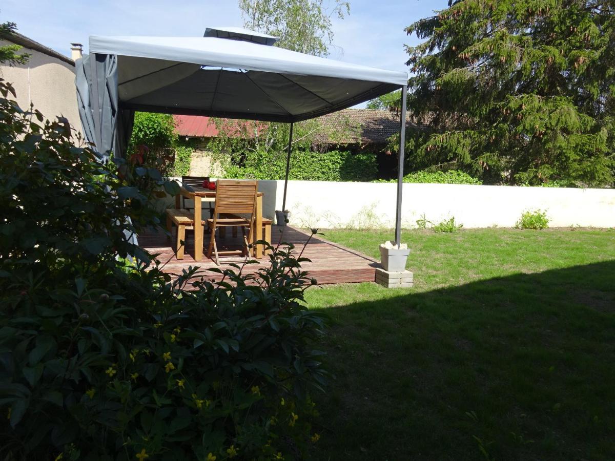 Gite Des Pleiades Villemoirieu Exterior photo
